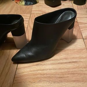 Por La Victoire pointed toe mules with cool block heel